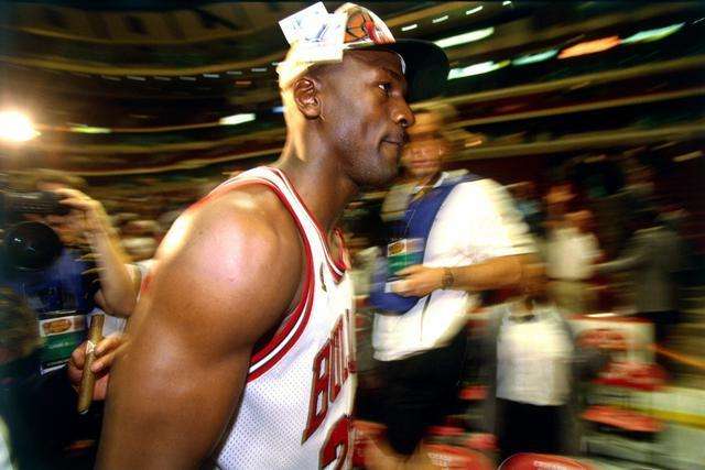 文班30+10帽马刺大胜 杜兰特43分太阳不敌活塞